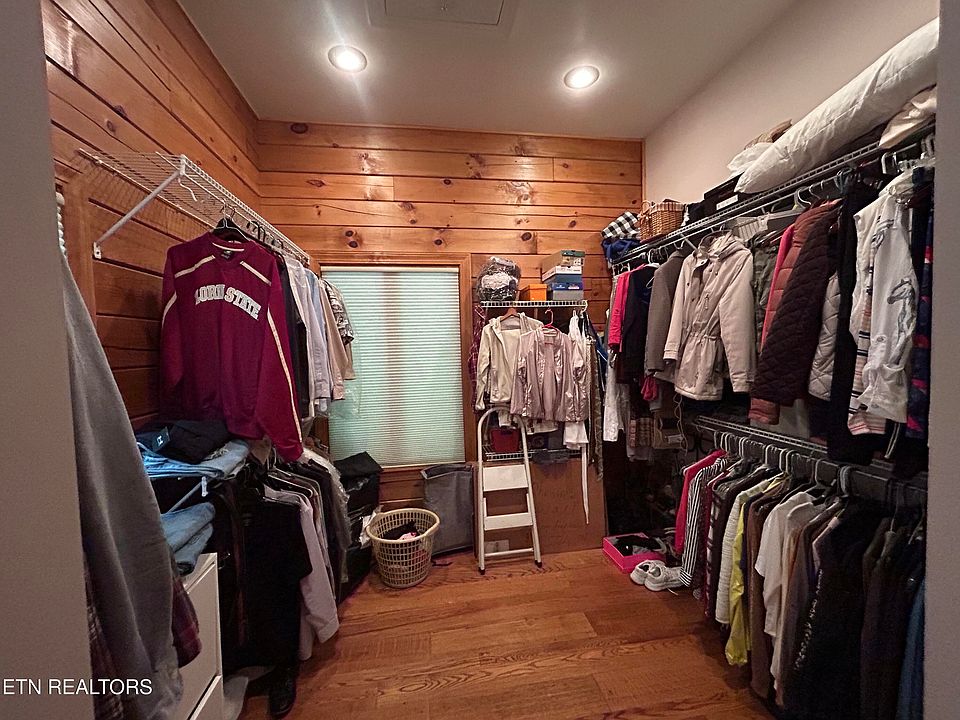 22nd image of 150 Red Oak Dr