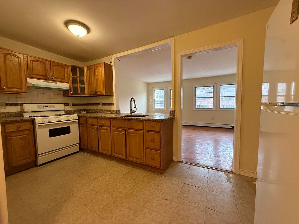 1st image of 20 Dales Ave #1