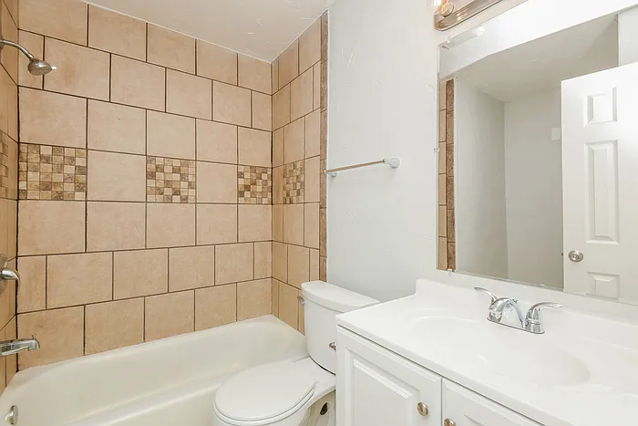 1214 Lynn St — Photo 8