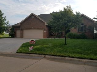 32 Park View Rd, Hesston, KS 67062