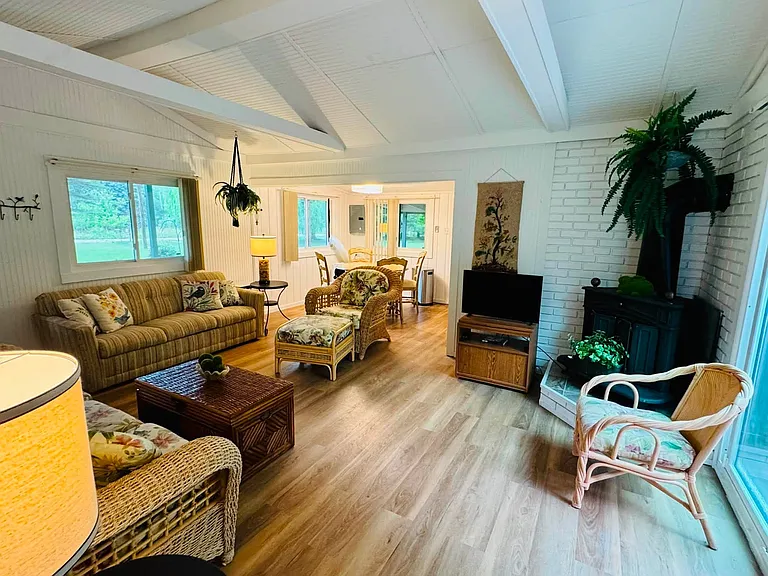 Living/Dining Area