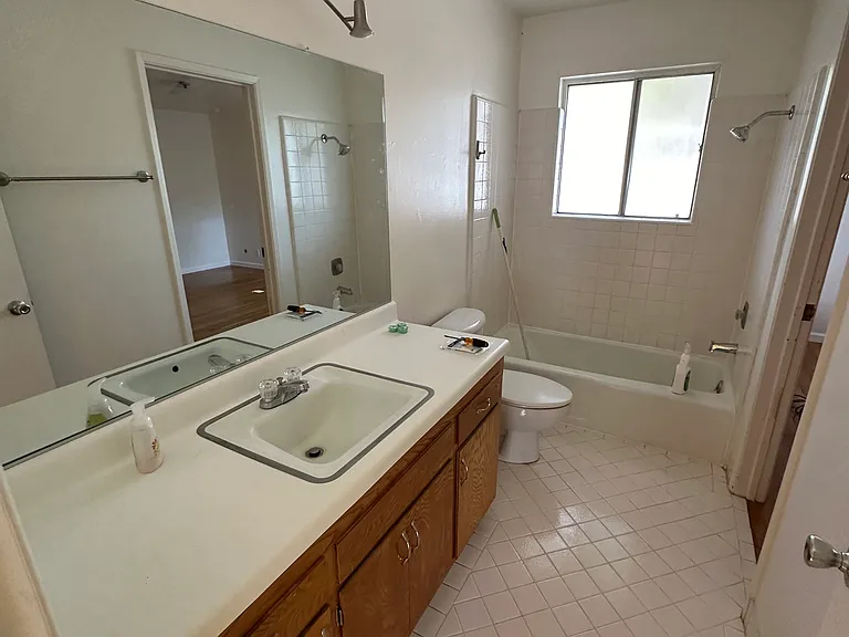 214 Hanover St — Photo 9