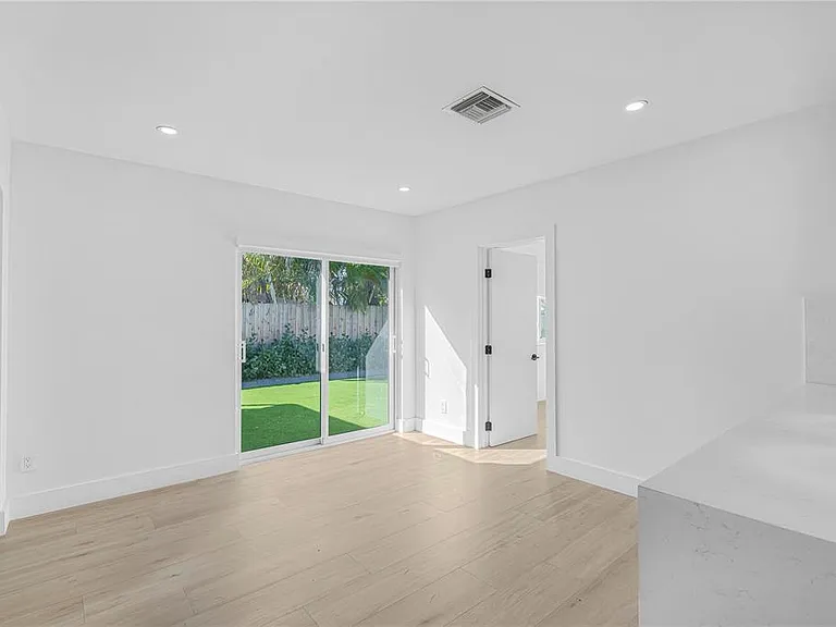 1116 N 31st Ave — Photo 6