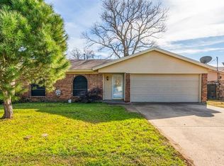 6004 Hillcrest Dr, Watauga, TX 76148