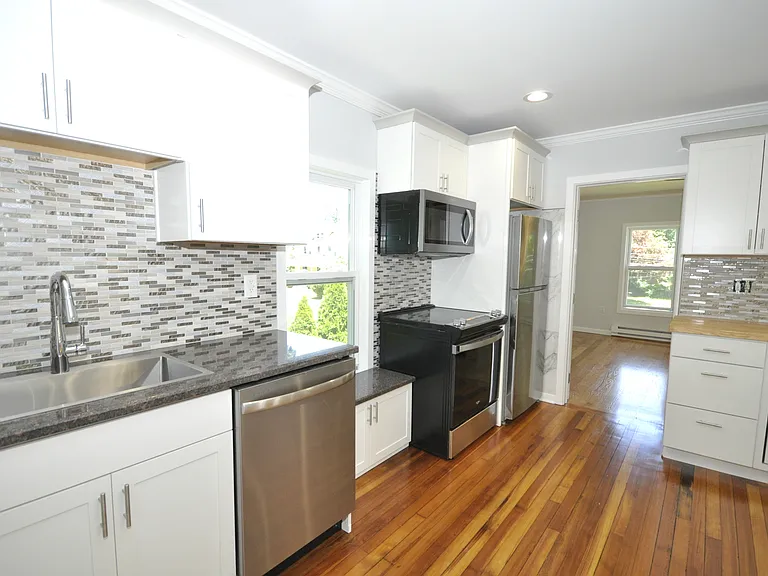 17 Hough St #17 — Photo 3