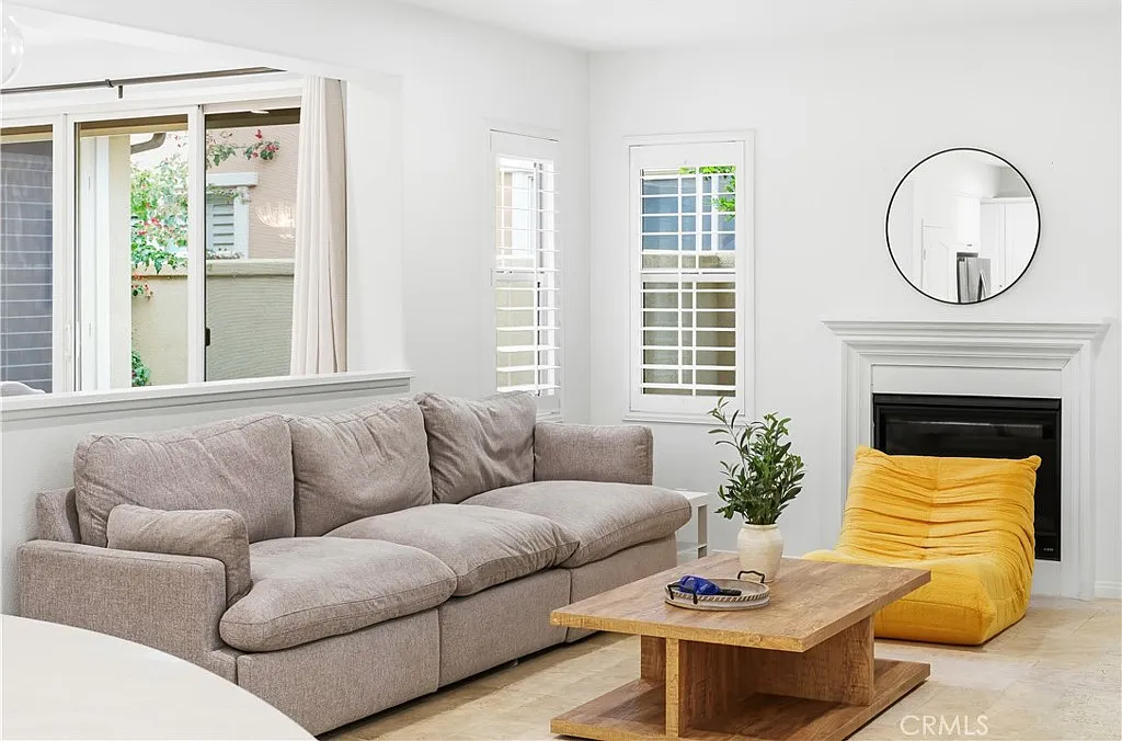 3 bed, 3.5 bath, 2134 sqft, $5,500 — Photo 3