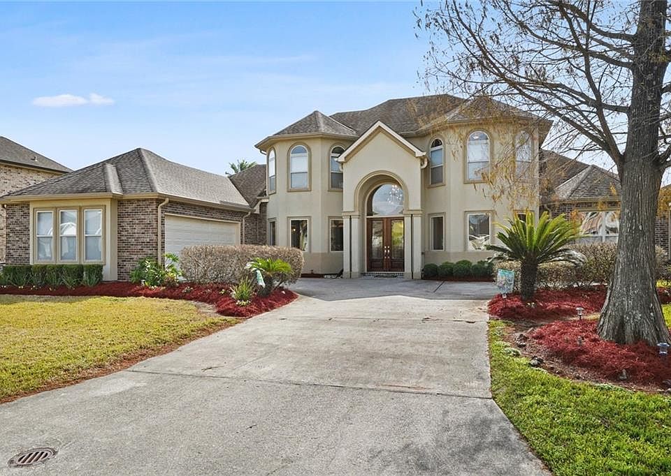 1st image of 10 Wedgewood Dr