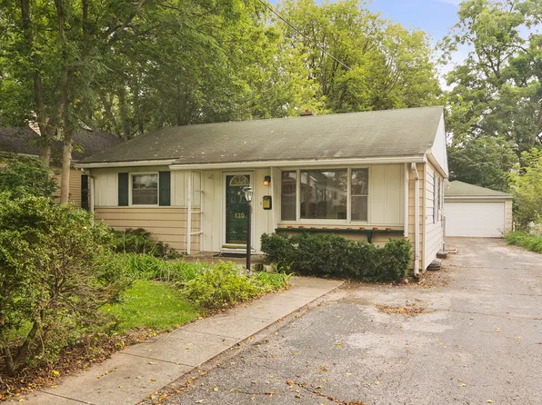 139 N Hager Ave, Barrington, IL 60010