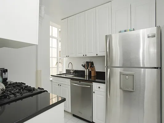 Rented by Sotheby's International Realty | media 40