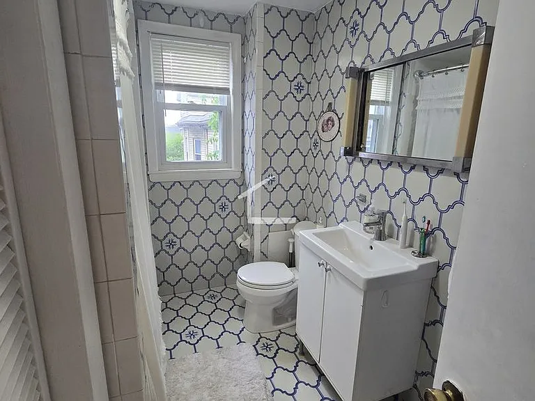 189 Lowell St #1 — Photo 8