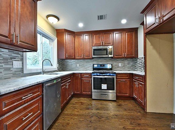 4th image of 19 Westminster Pl Unit 2