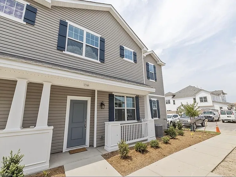 1749 Dresdon Ln — Photo 1