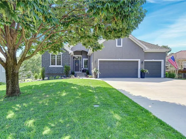 14744 Fairway St, Leawood, KS 66224