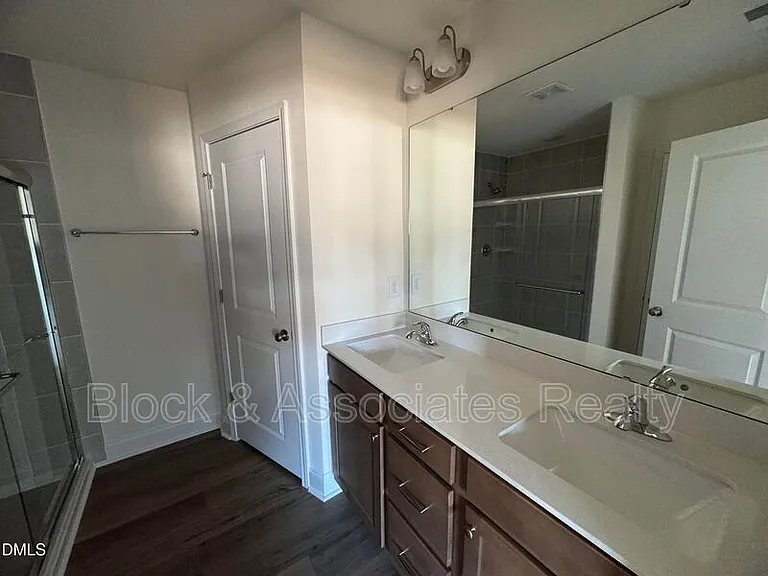 460 La Maison Ave — Photo 6
