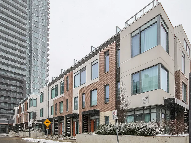 7895 Jane St #Townhouse B-7 — Photo 5
