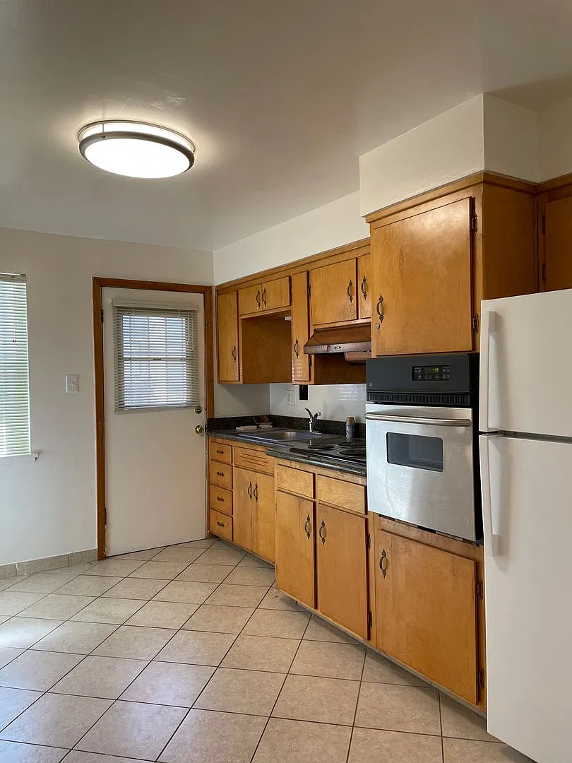 20thST1401 — Photo 2