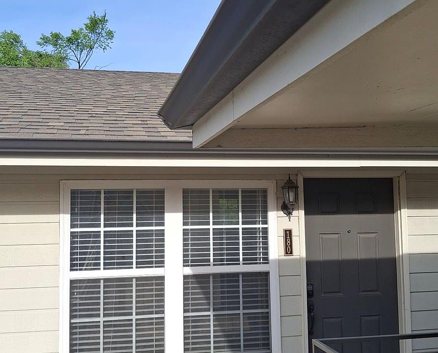 1st image of 1802 Jackson Ave W APT 180