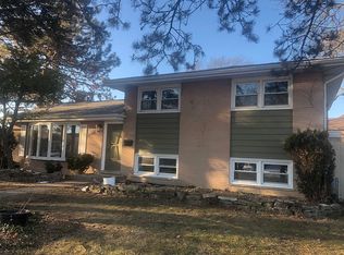 2726 Pauline Ave, Glenview, IL 60025