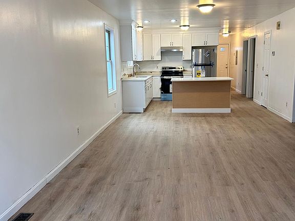 4th image of 16 Diamond St Floor 1