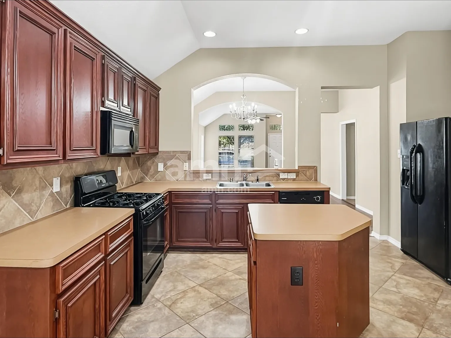 3 bed, 2.0 bath, 1824 sqft, $2,060 — Photo 3