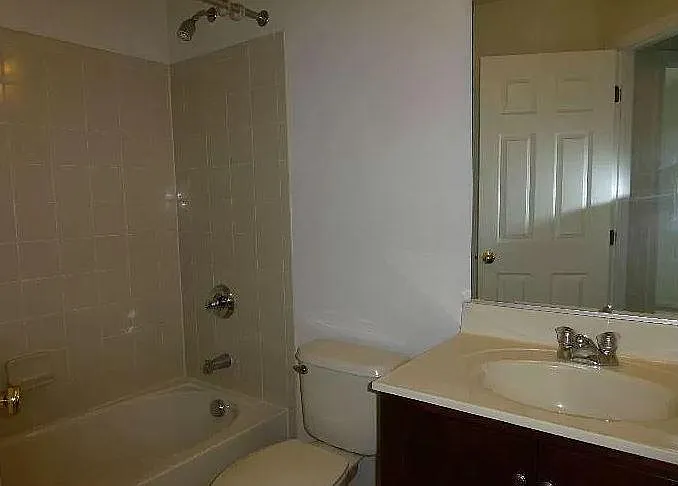 4 bed, 3.5 bath, 1510 sqft, $3,050 — Photo 3