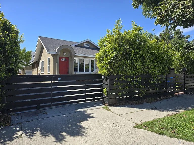 747 N Wilton Pl — Photo 12