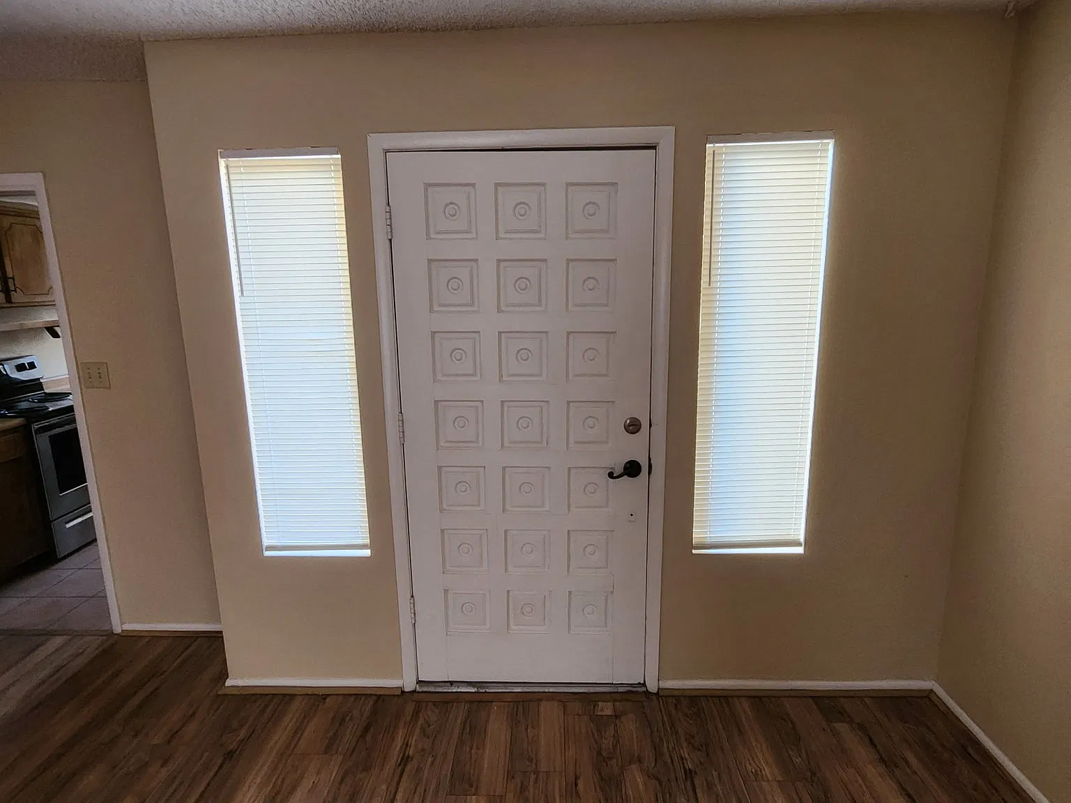 3 bed, $1,395 — Photo 1