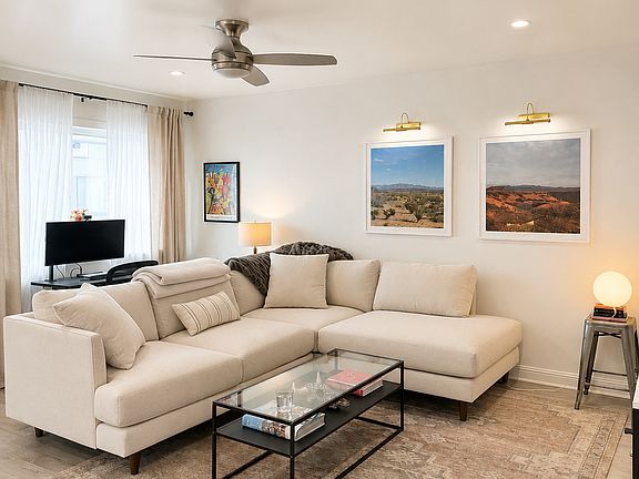 3rd image of 3101 Manhattan Ave #3101
