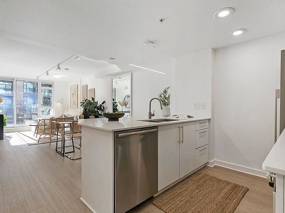 2nd image of 2080 Broadway W #374