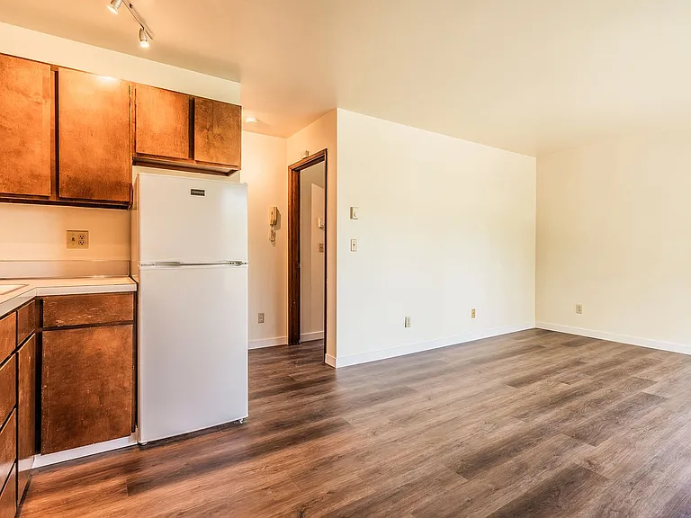 Camelot Apartments — Photo 9
