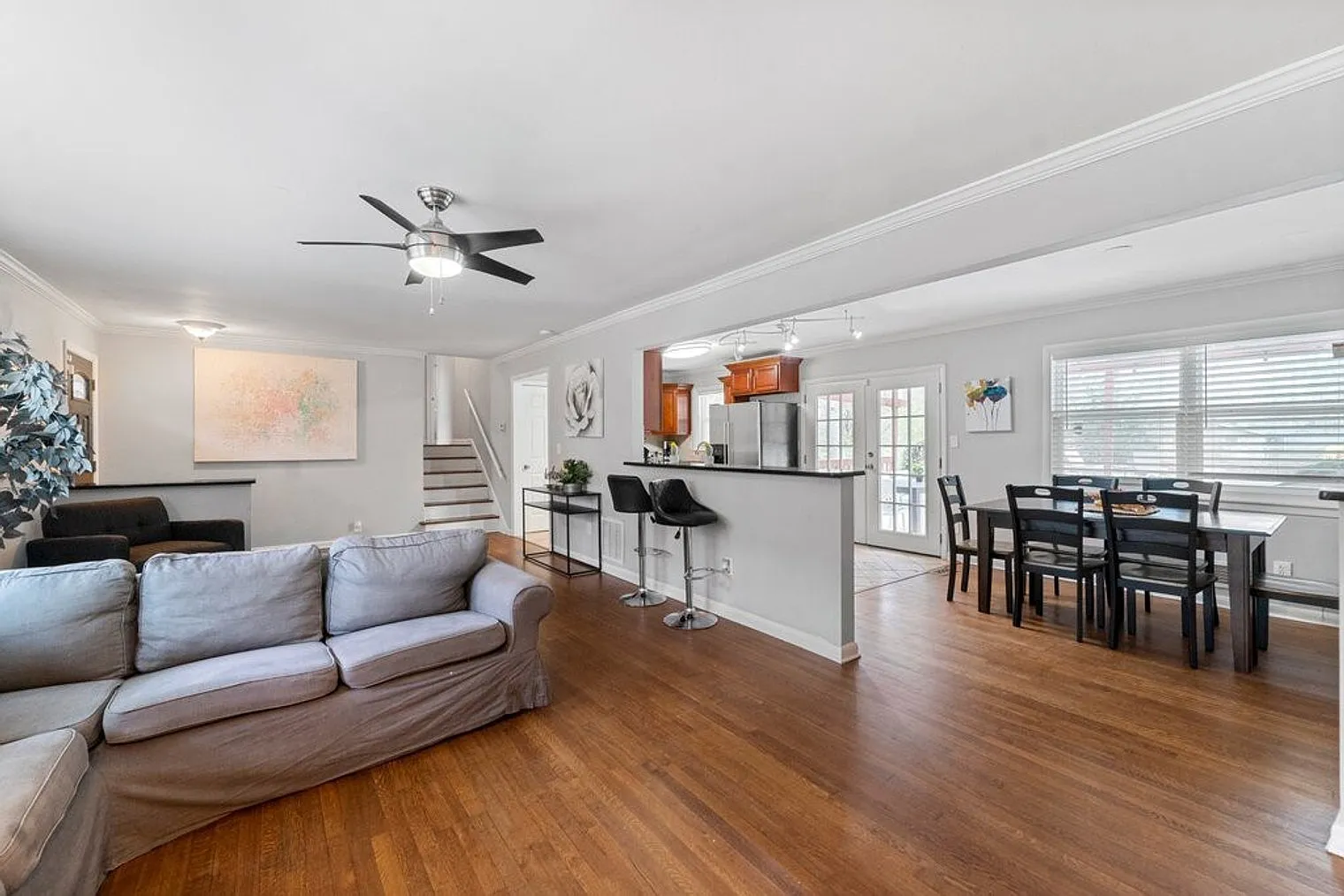 5 bed, 3.0 bath, 2798 sqft, $8,051 — Photo 2