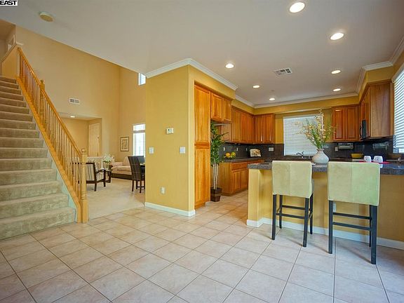 5th image of 140 Elderberry Ln