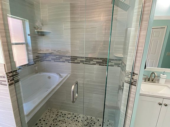 4th image of 3377 Robinson St