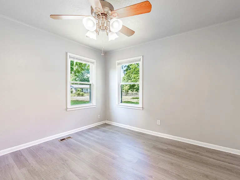 3806 Armour Ave — Photo 10