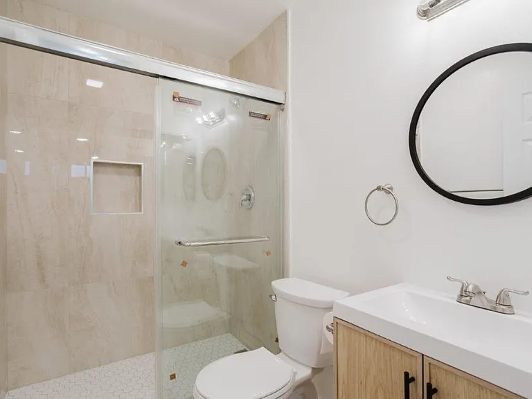 914 E Elk Ave #3 — Photo 31