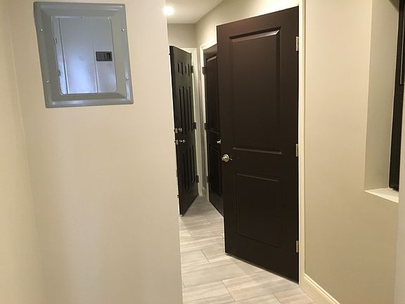 5th image of 2312 29th St APT 1R