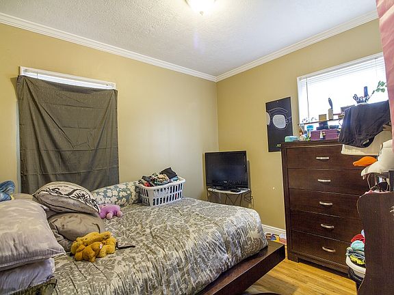 2nd image of 758 E Wilson Ave