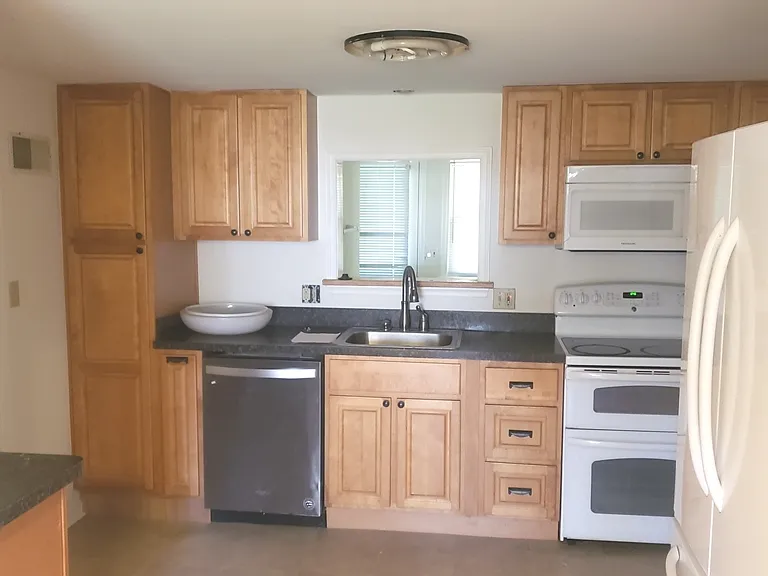 625 Southwood Rd — Photo 6