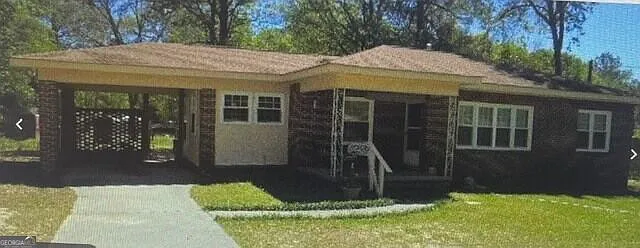 3 bed, 1.5 bath, 2514 sqft, $1,350 — Photo 1