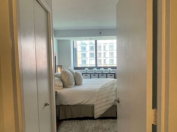 3rd image of 1805 Crystal Dr APT 803S