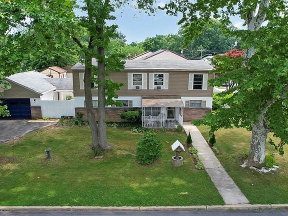 2nd image of 2400 Grand Ave
