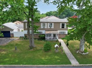 2400 Grand Ave, Holmes, PA 19043