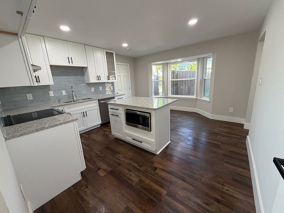 1st image of 300 Woodhollow Ct