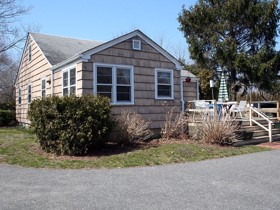 2nd image of 78 N Bishop Ln