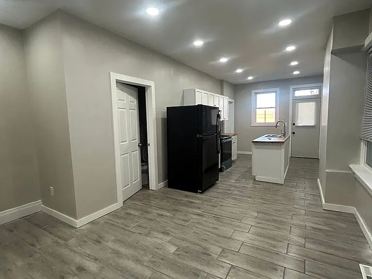 320 Maclay St — Photo 6