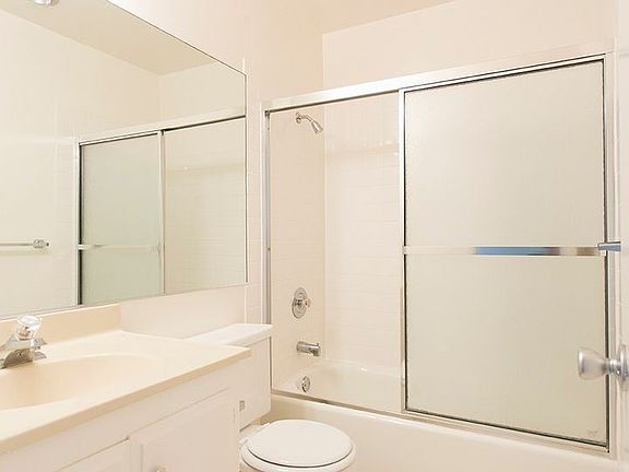 5th image of 3850 Haines St APT H
