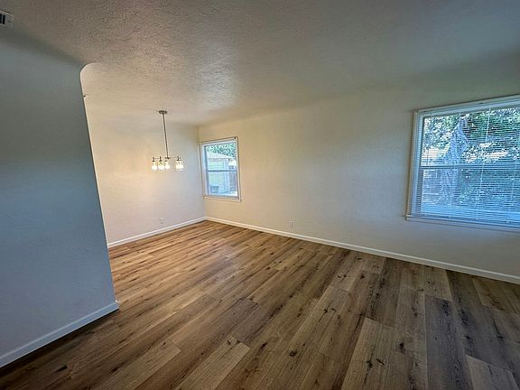 5th image of 2231 E Cambridge Ave