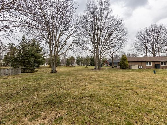 4th image of 22364 Rock Creek Cir