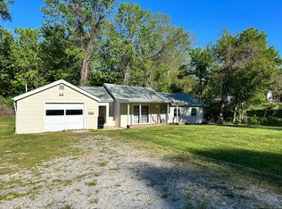 1005 N 17th St, Belleville, IL 62226