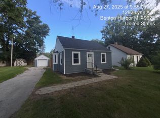 1292 Lynn Ave, Benton Harbor, MI 49022